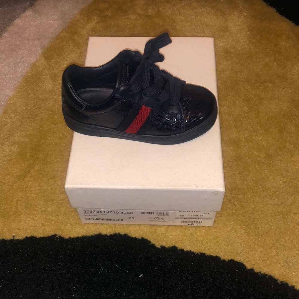 Monogram Gucci print worn once great condition.